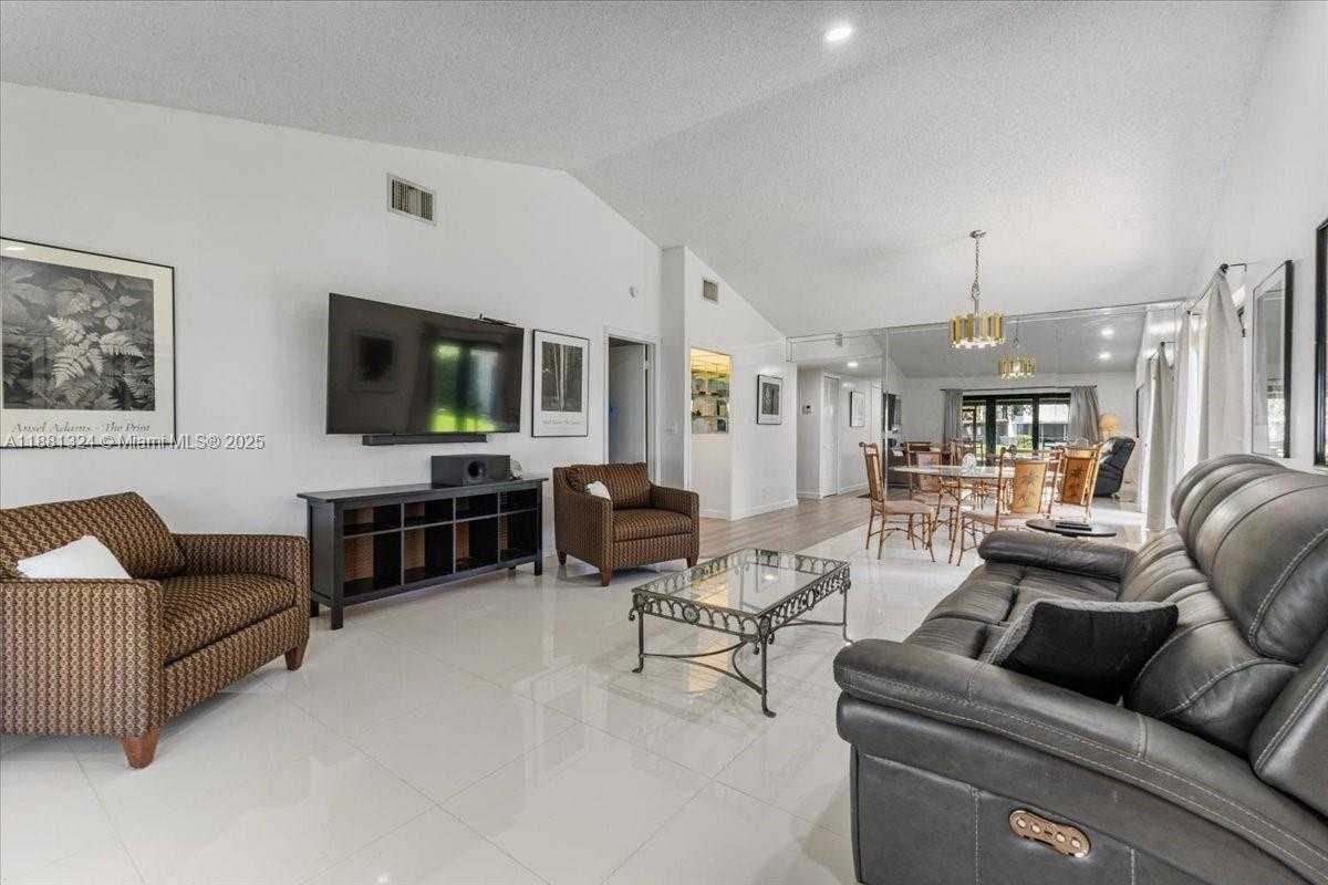 Small Image of 16273 LAUREL DR #7, Weston Number 6