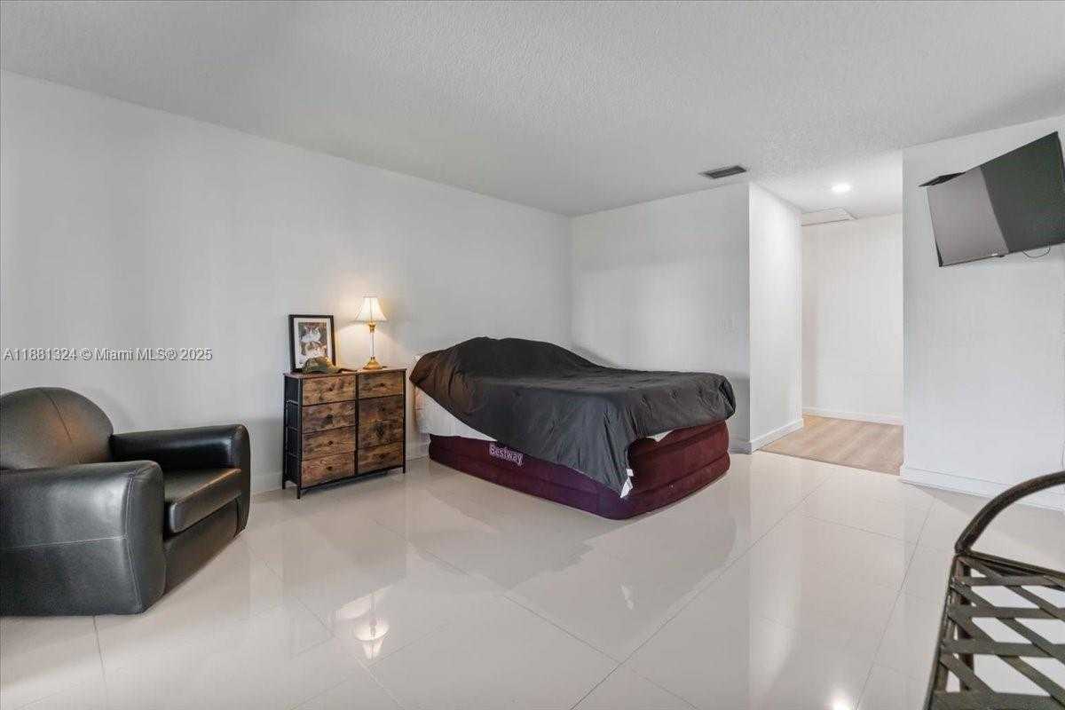 Small Image of 16273 LAUREL DR #7, Weston Number 8
