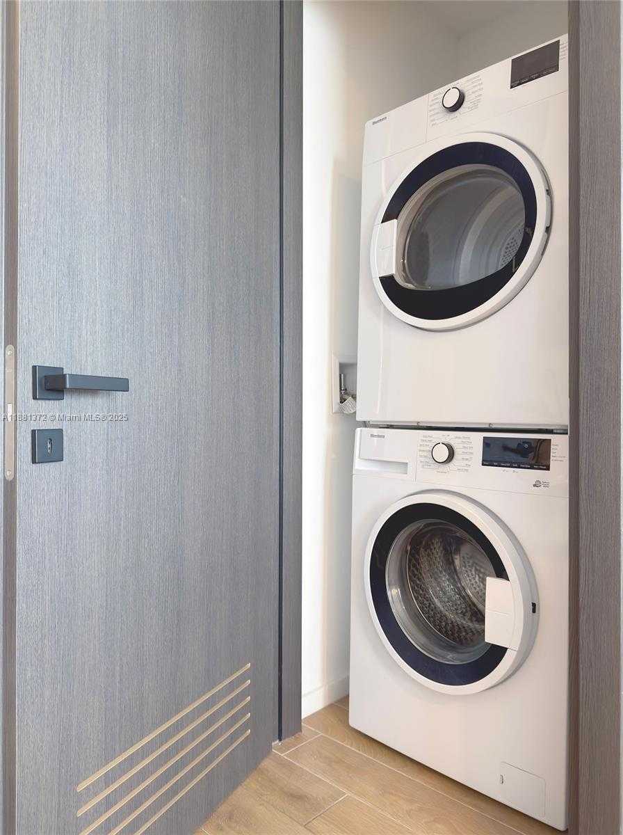 Small Image of 398 NORTH EAST 5TH ST #3810, Miami Number 14