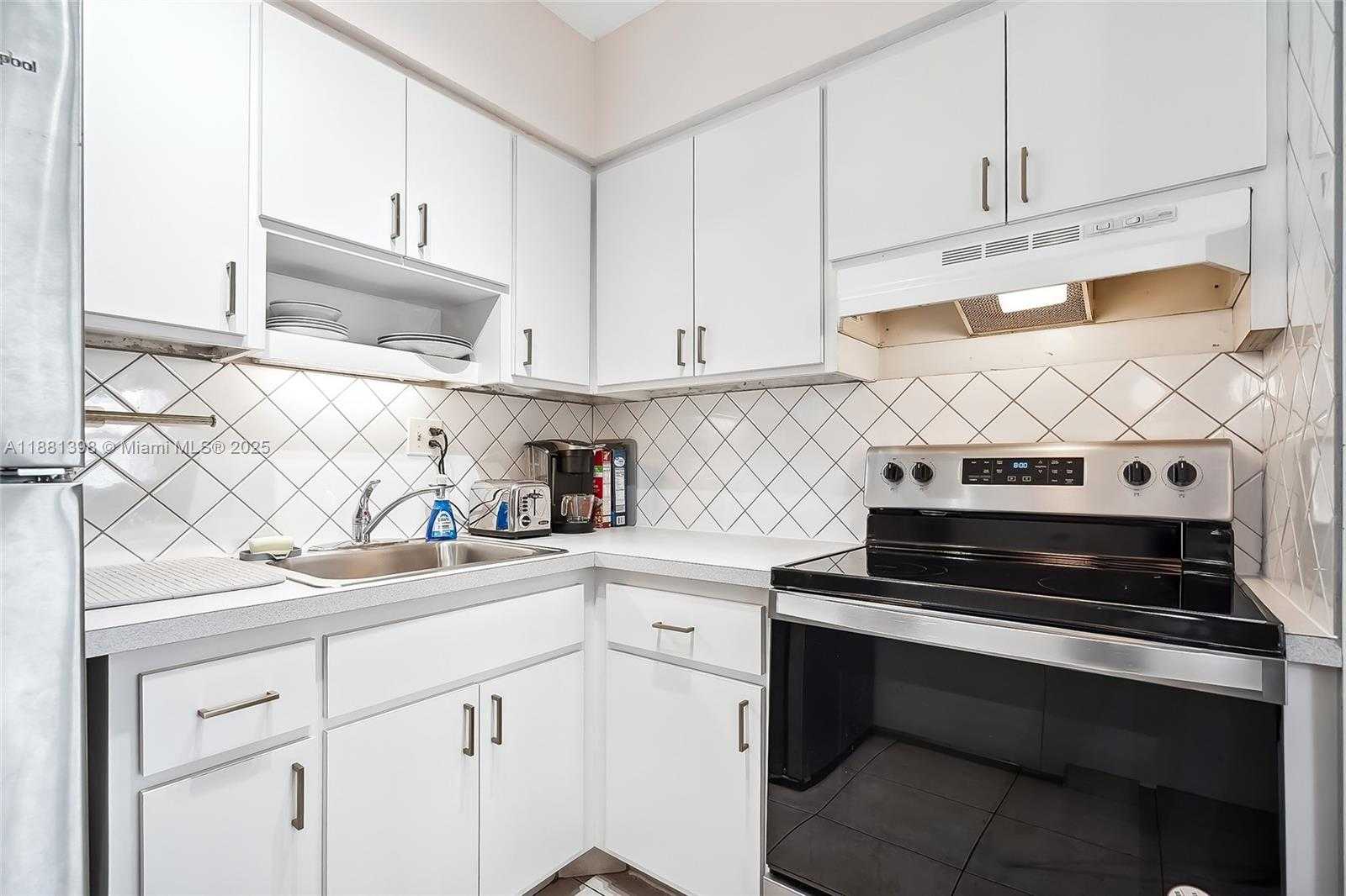 Small Image of 1824 MONROE ST #10, Hollywood Number 15