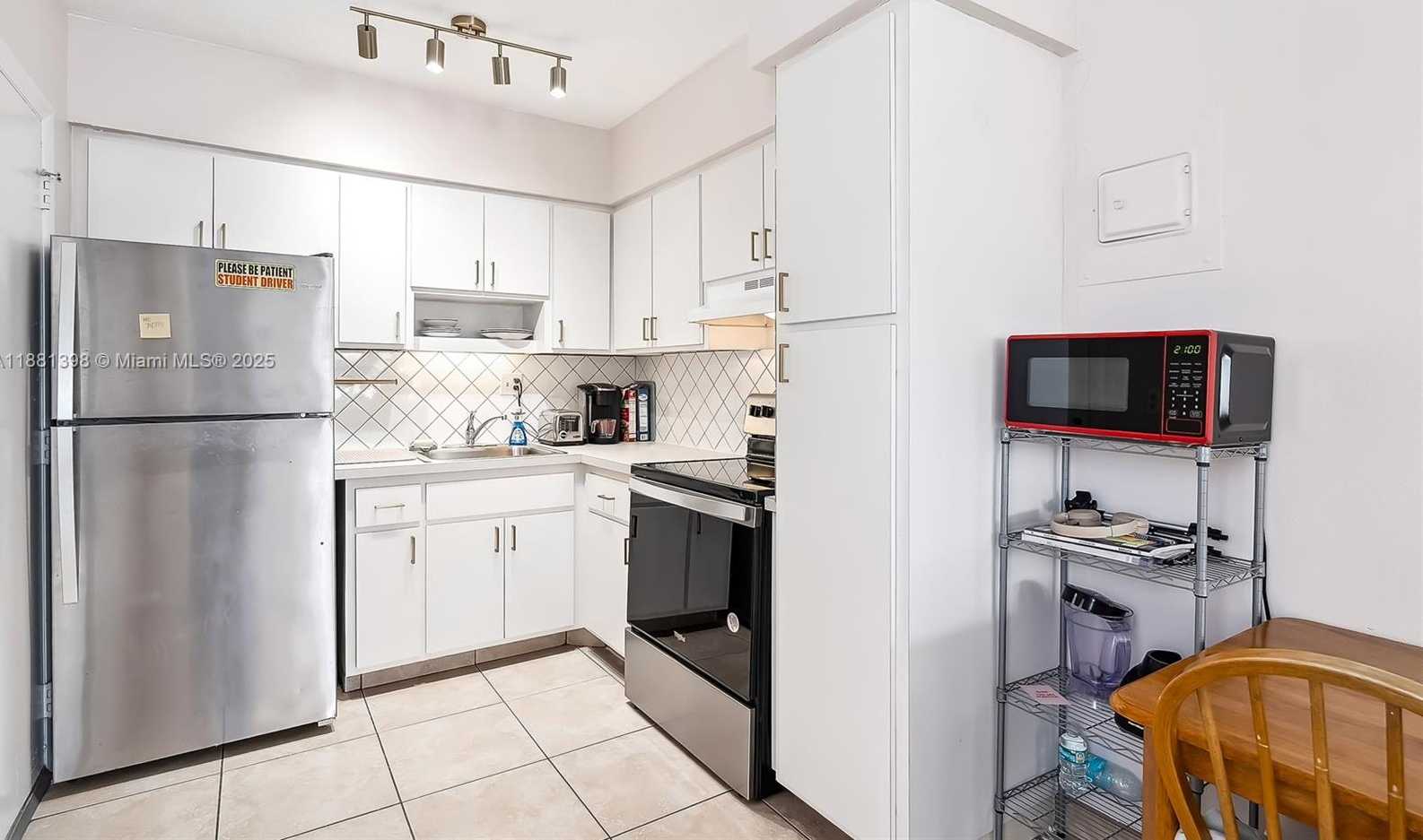 Small Image of 1824 MONROE ST #10, Hollywood Number 2