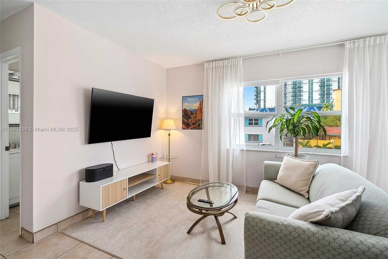 Small Image of 1824 MONROE ST #10, Hollywood Number 4