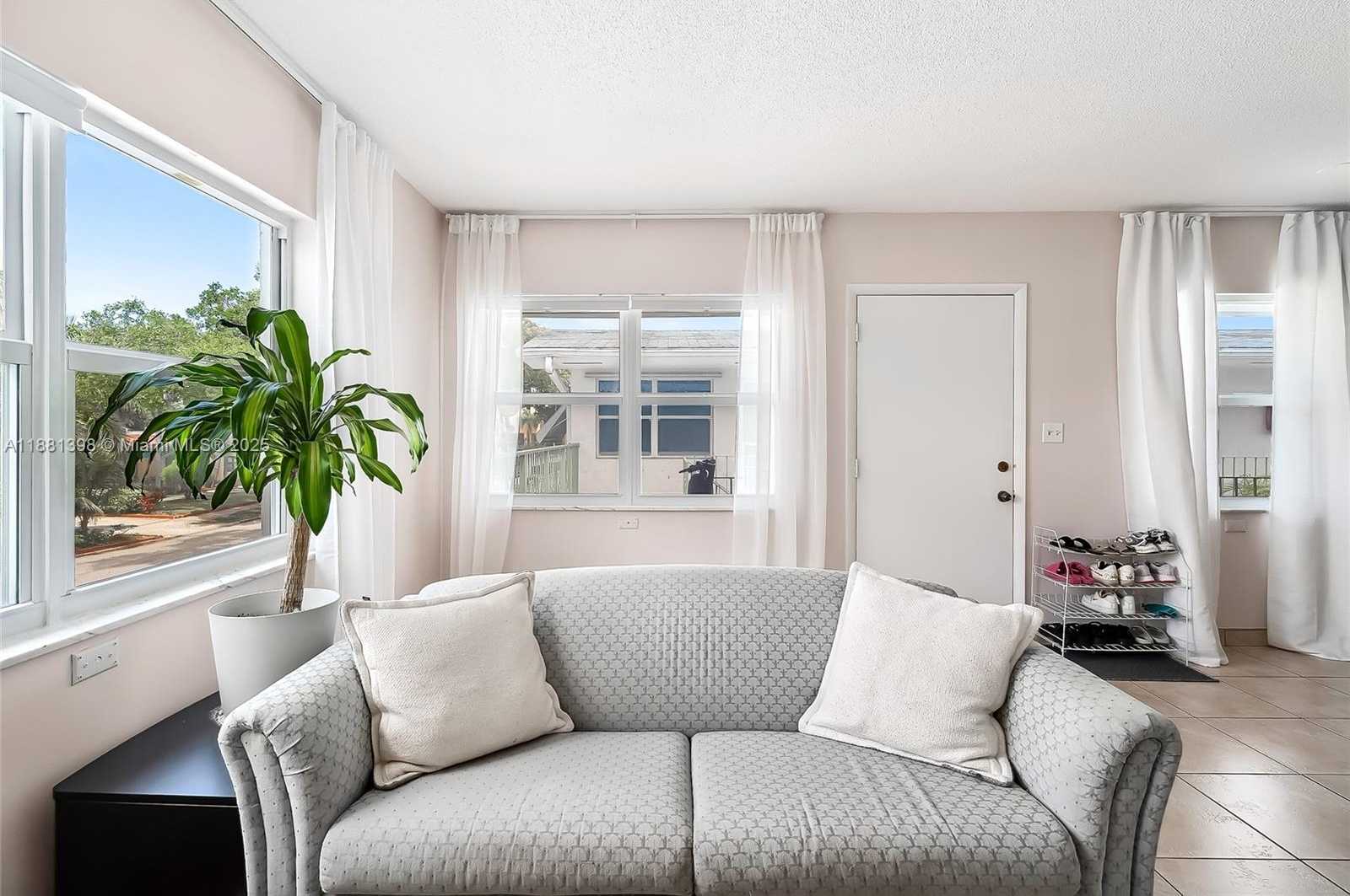 Small Image of 1824 MONROE ST #10, Hollywood Number 5