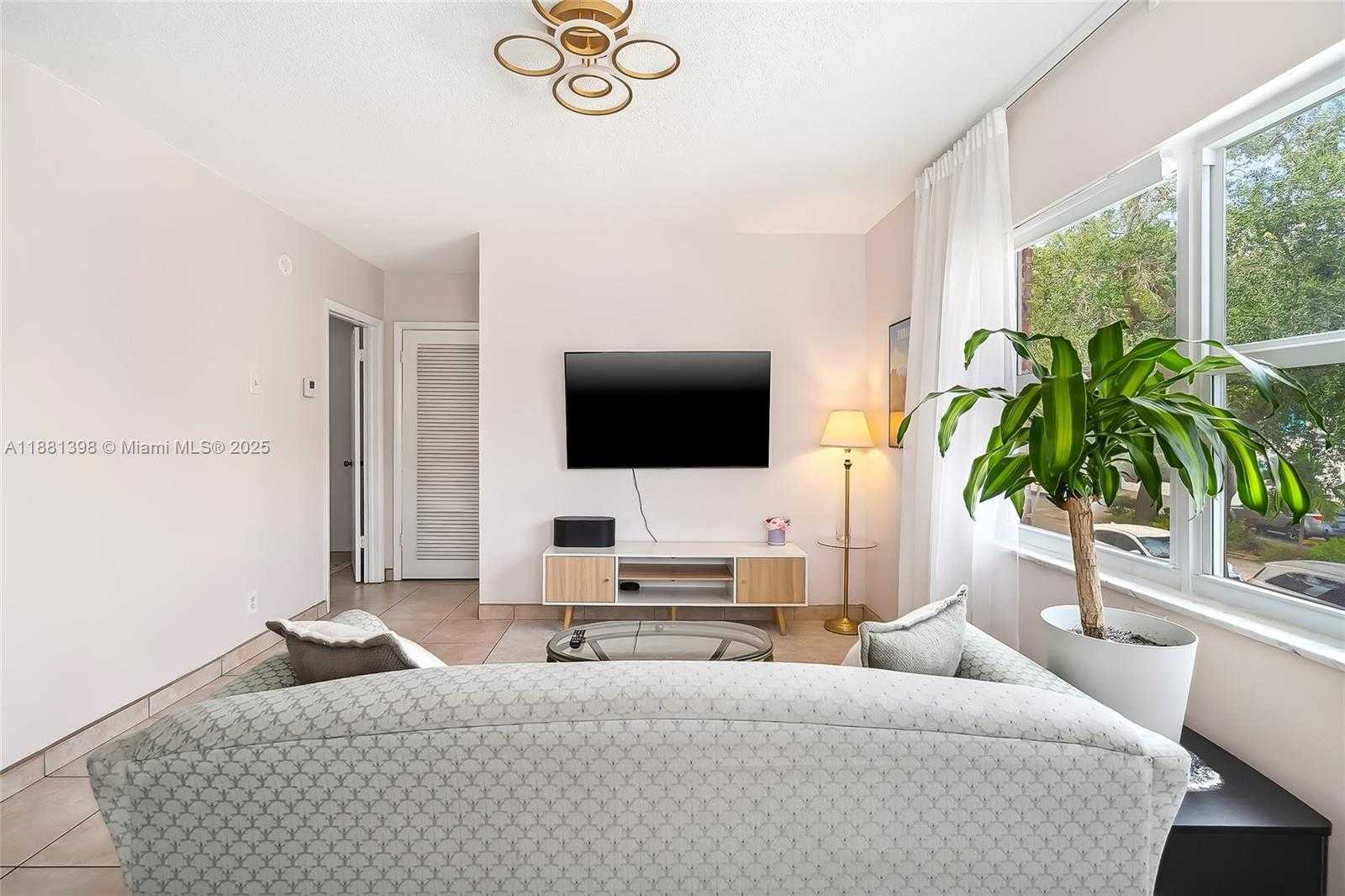 Small Image of 1824 MONROE ST #10, Hollywood Number 6