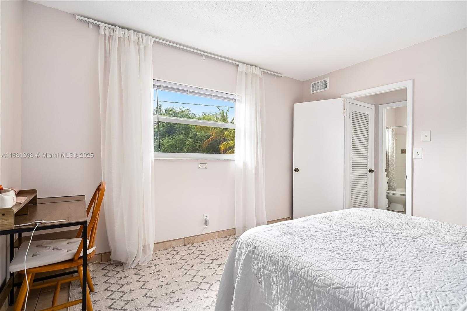 Small Image of 1824 MONROE ST #10, Hollywood Number 8