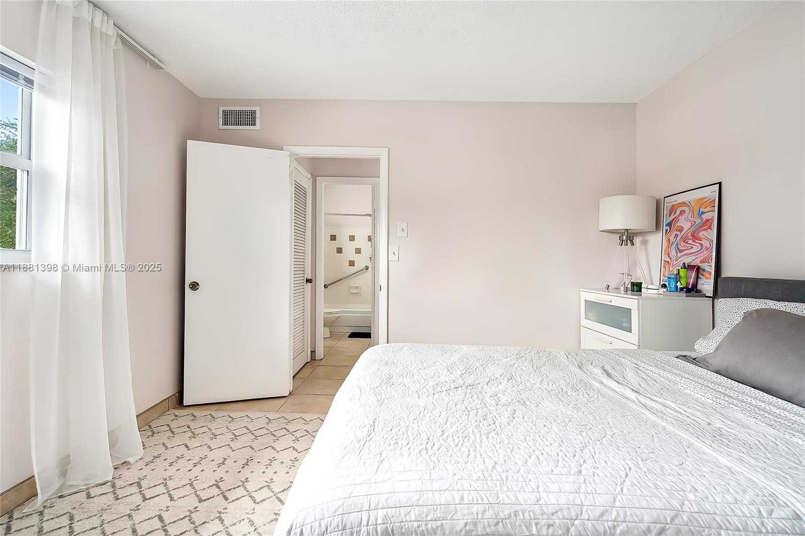 Small Image of 1824 MONROE ST #10, Hollywood Number 9