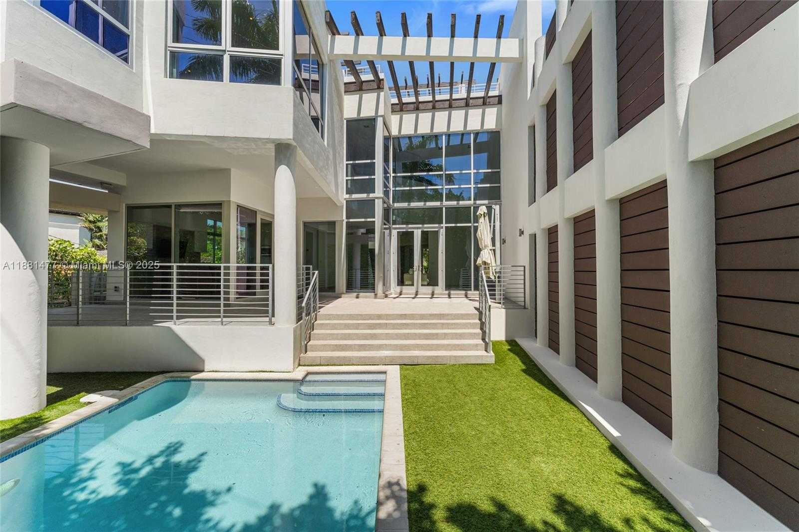 Small Image of 544 FERNWOOD RD #544, Key Biscayne Number 18