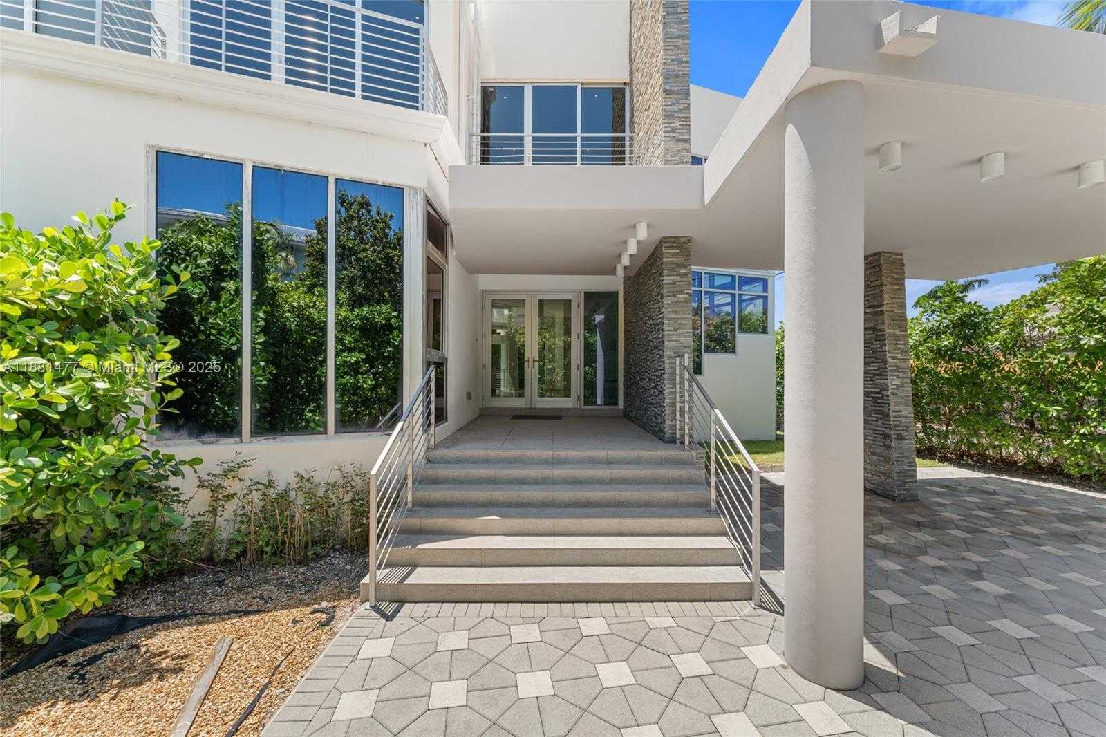 Small Image of 544 FERNWOOD RD #544, Key Biscayne Number 2