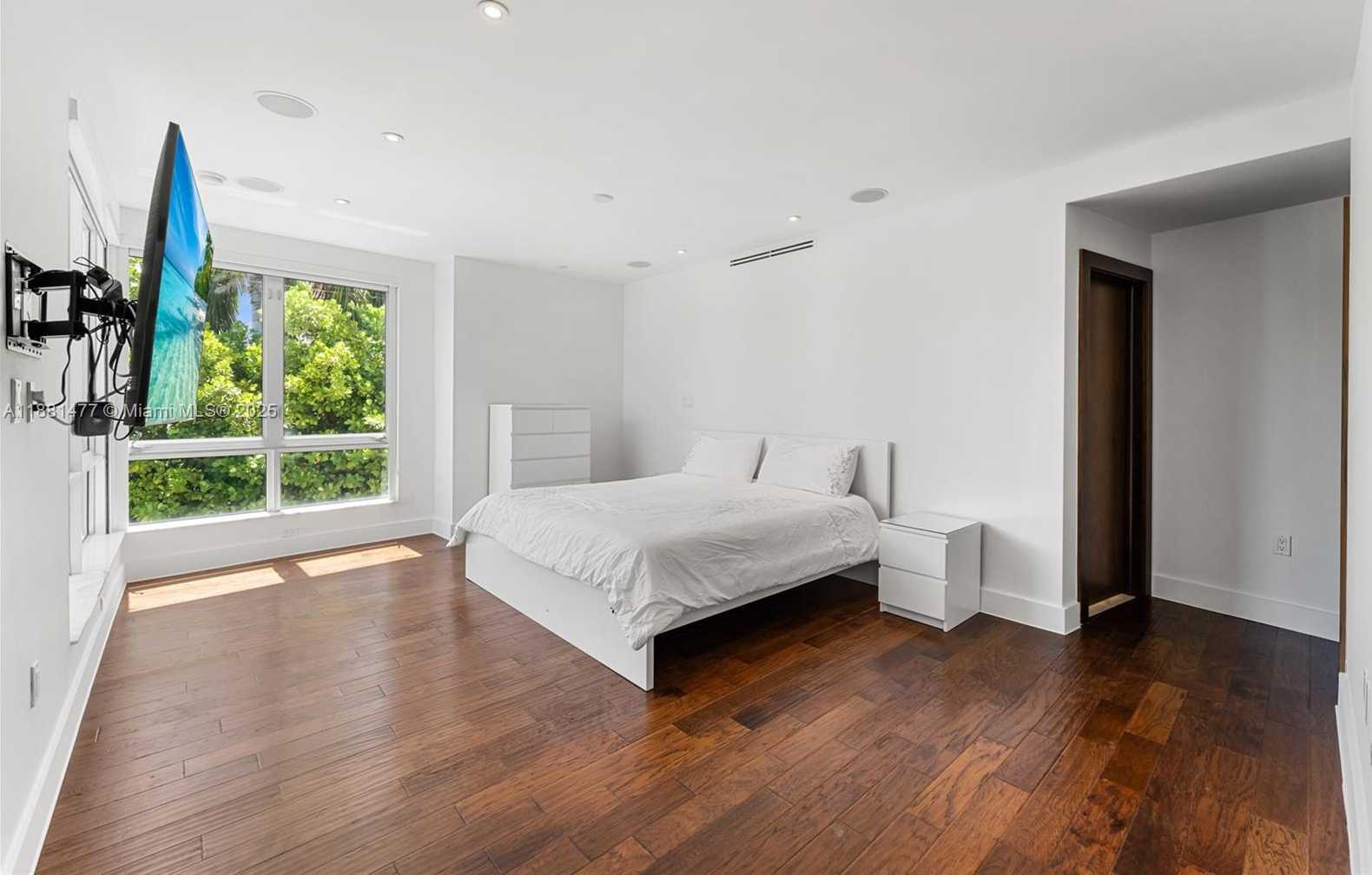 Small Image of 544 FERNWOOD RD #544, Key Biscayne Number 25