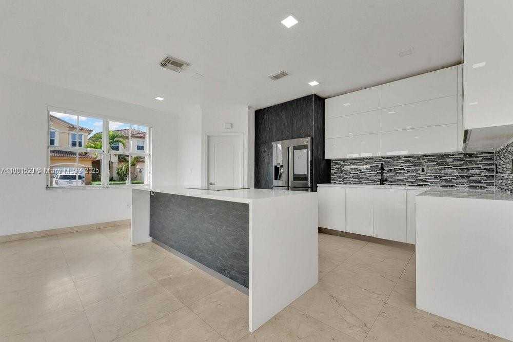 Small Image of 7427 NORTH WEST 113TH PATH, Doral Number 12