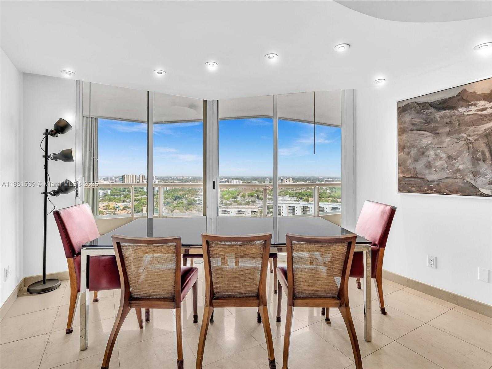 Small Image of 21205 YACHT CLUB DR #2605, Aventura Number 11