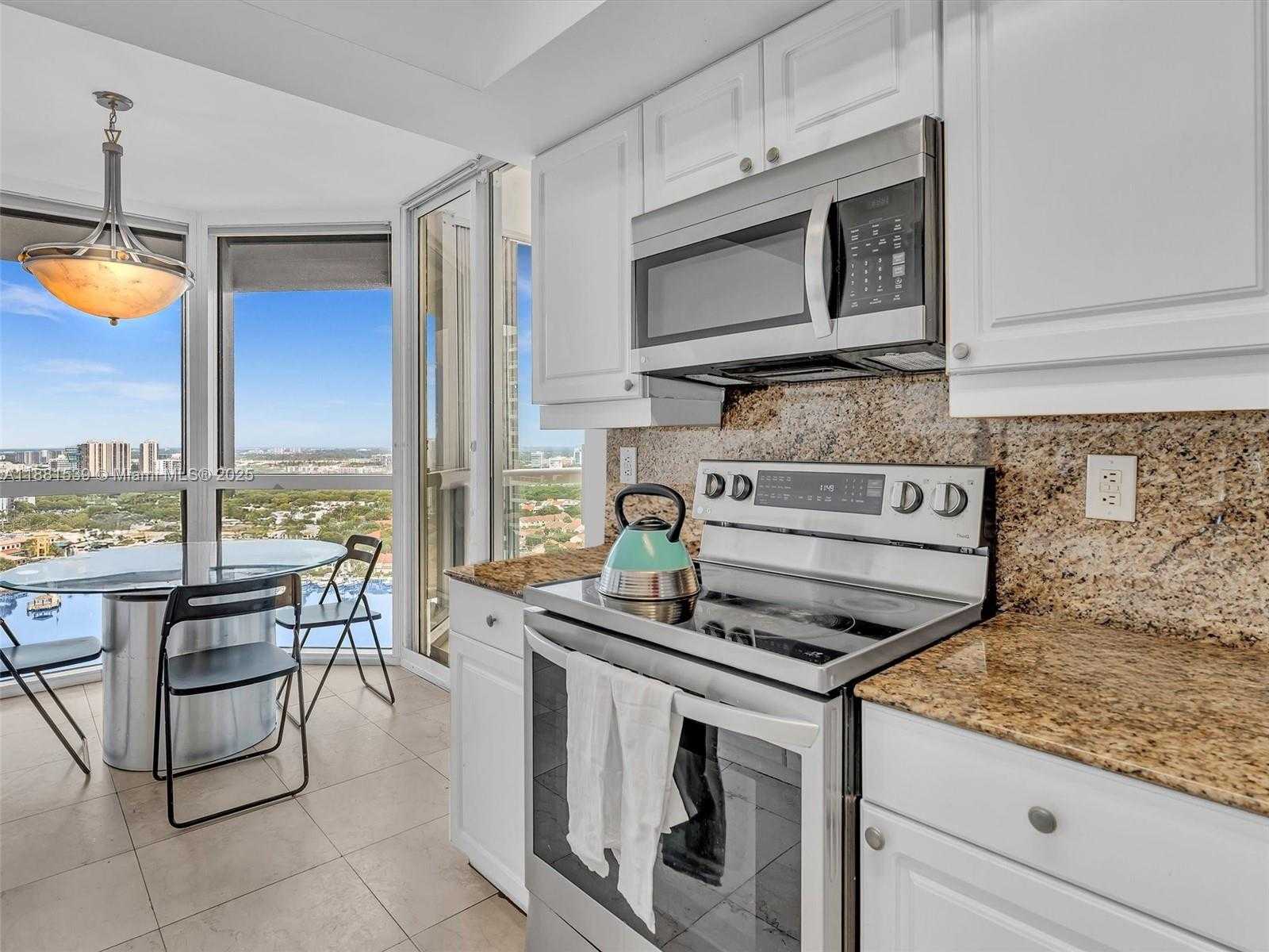 Small Image of 21205 YACHT CLUB DR #2605, Aventura Number 12