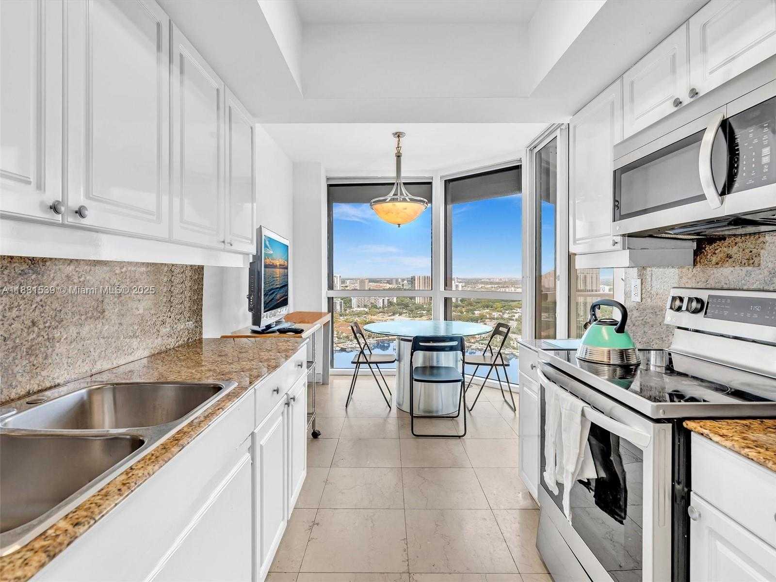 Small Image of 21205 YACHT CLUB DR #2605, Aventura Number 13