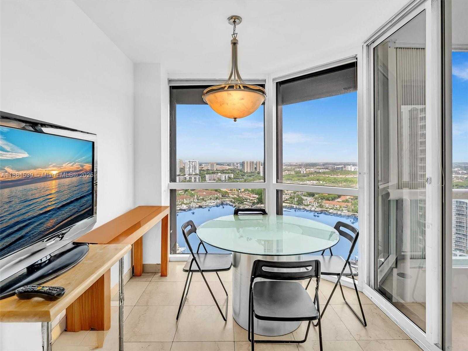 Small Image of 21205 YACHT CLUB DR #2605, Aventura Number 16