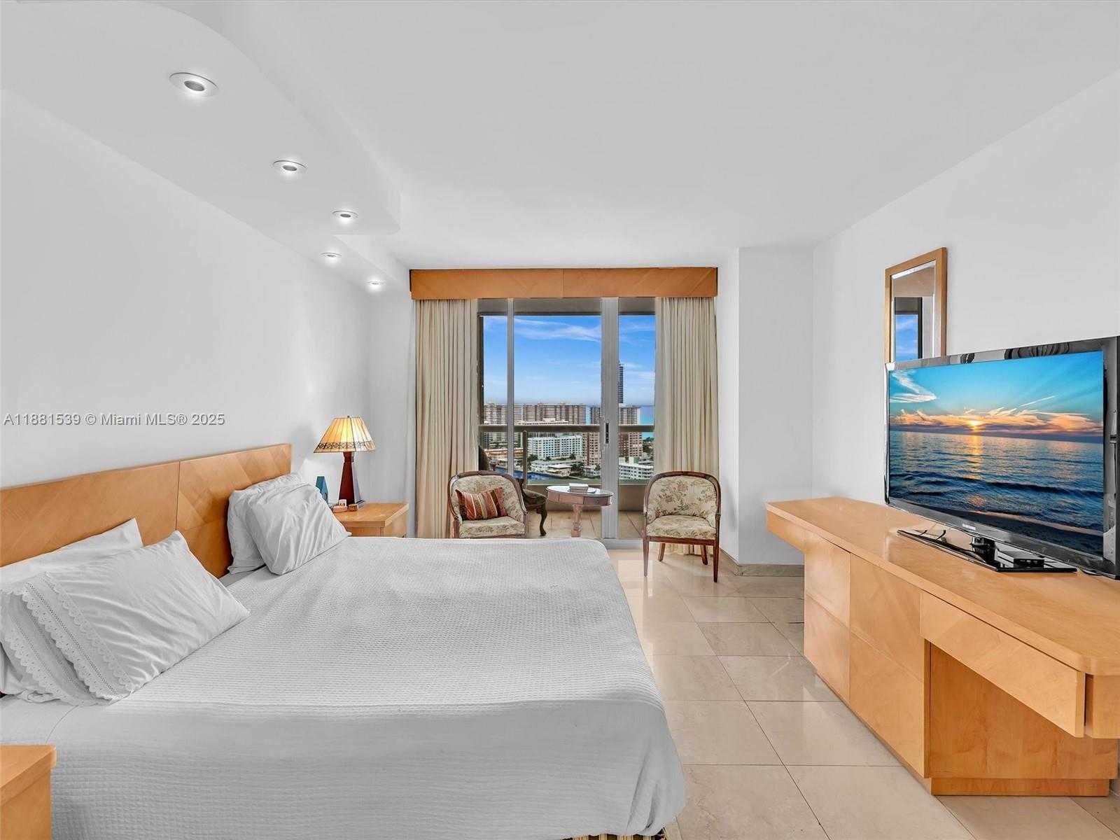 Small Image of 21205 YACHT CLUB DR #2605, Aventura Number 17