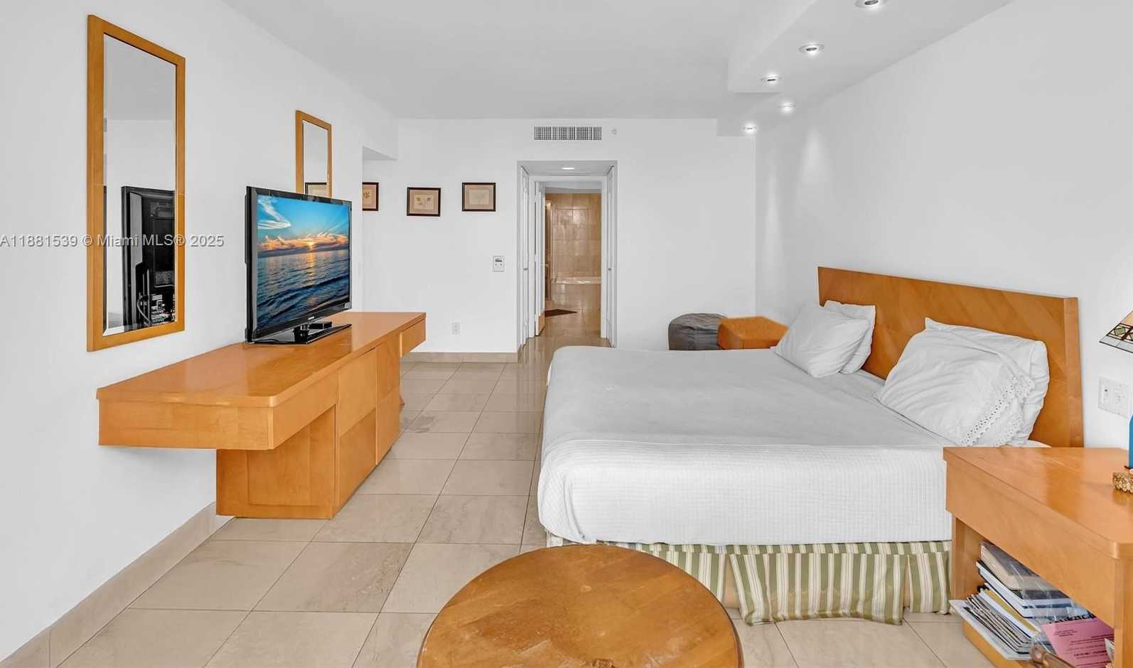 Small Image of 21205 YACHT CLUB DR #2605, Aventura Number 20