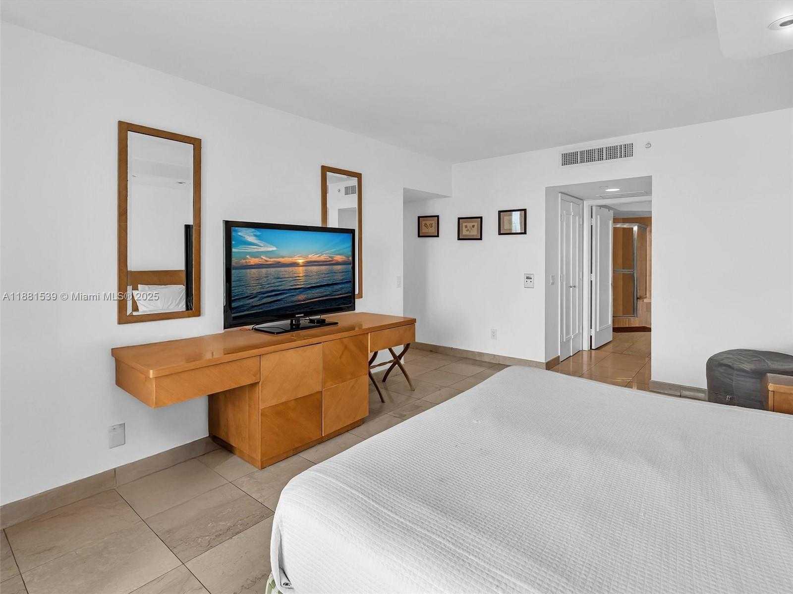 Small Image of 21205 YACHT CLUB DR #2605, Aventura Number 21