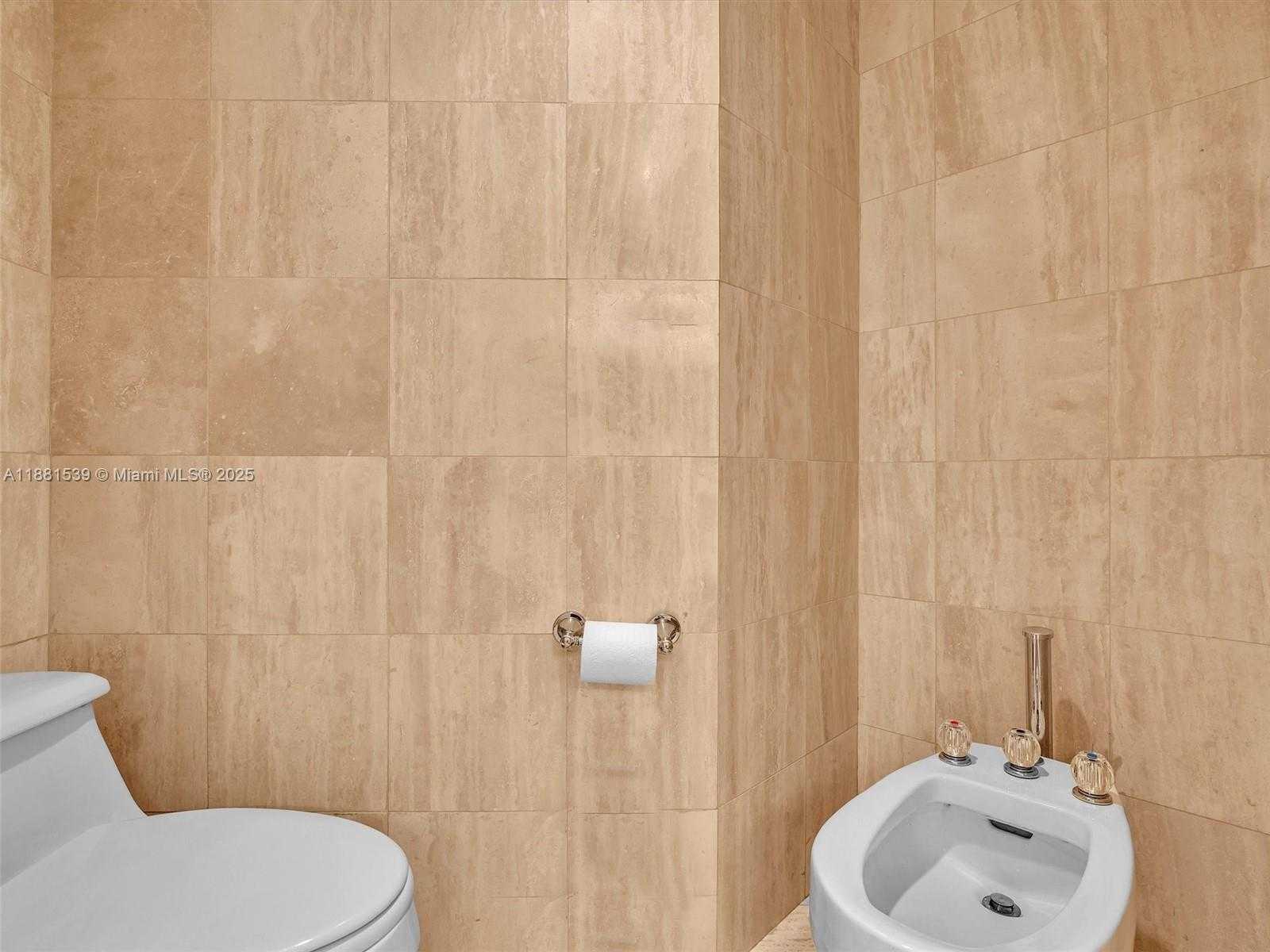 Small Image of 21205 YACHT CLUB DR #2605, Aventura Number 26