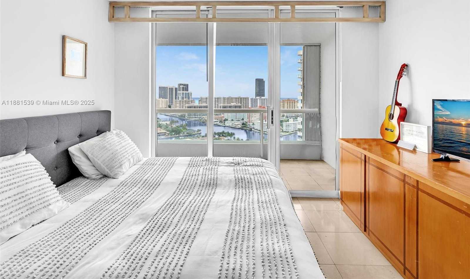 Small Image of 21205 YACHT CLUB DR #2605, Aventura Number 28