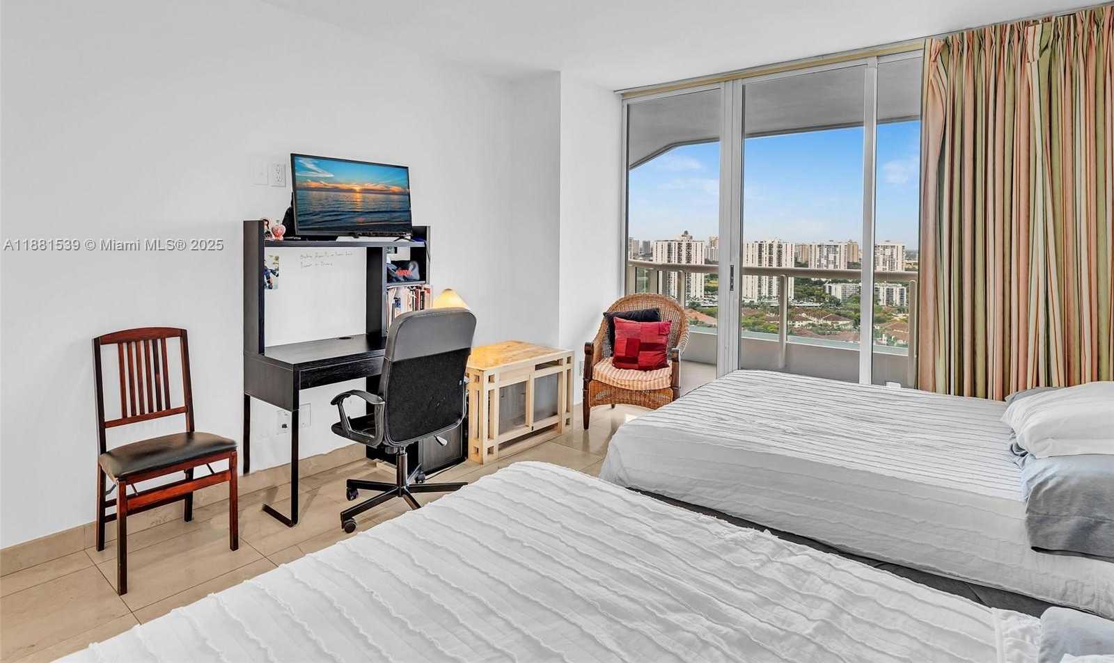 Small Image of 21205 YACHT CLUB DR #2605, Aventura Number 31