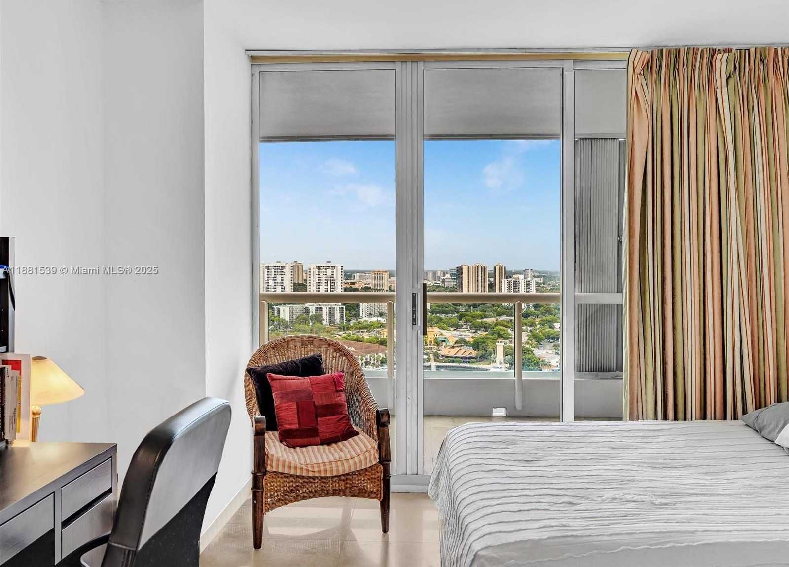Small Image of 21205 YACHT CLUB DR #2605, Aventura Number 33