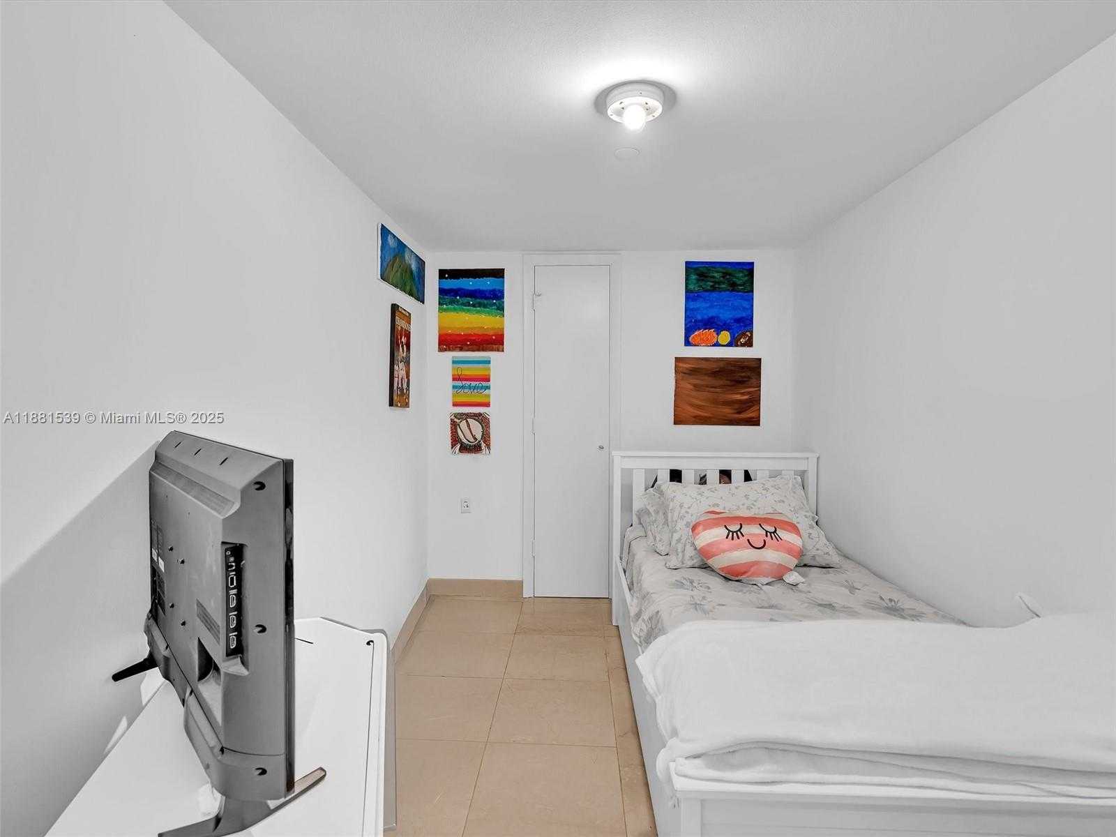 Small Image of 21205 YACHT CLUB DR #2605, Aventura Number 34
