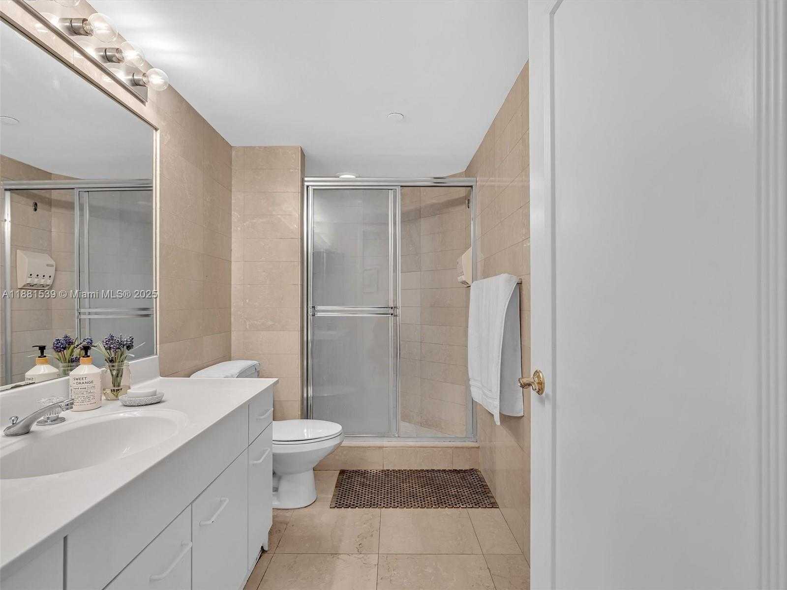 Small Image of 21205 YACHT CLUB DR #2605, Aventura Number 36