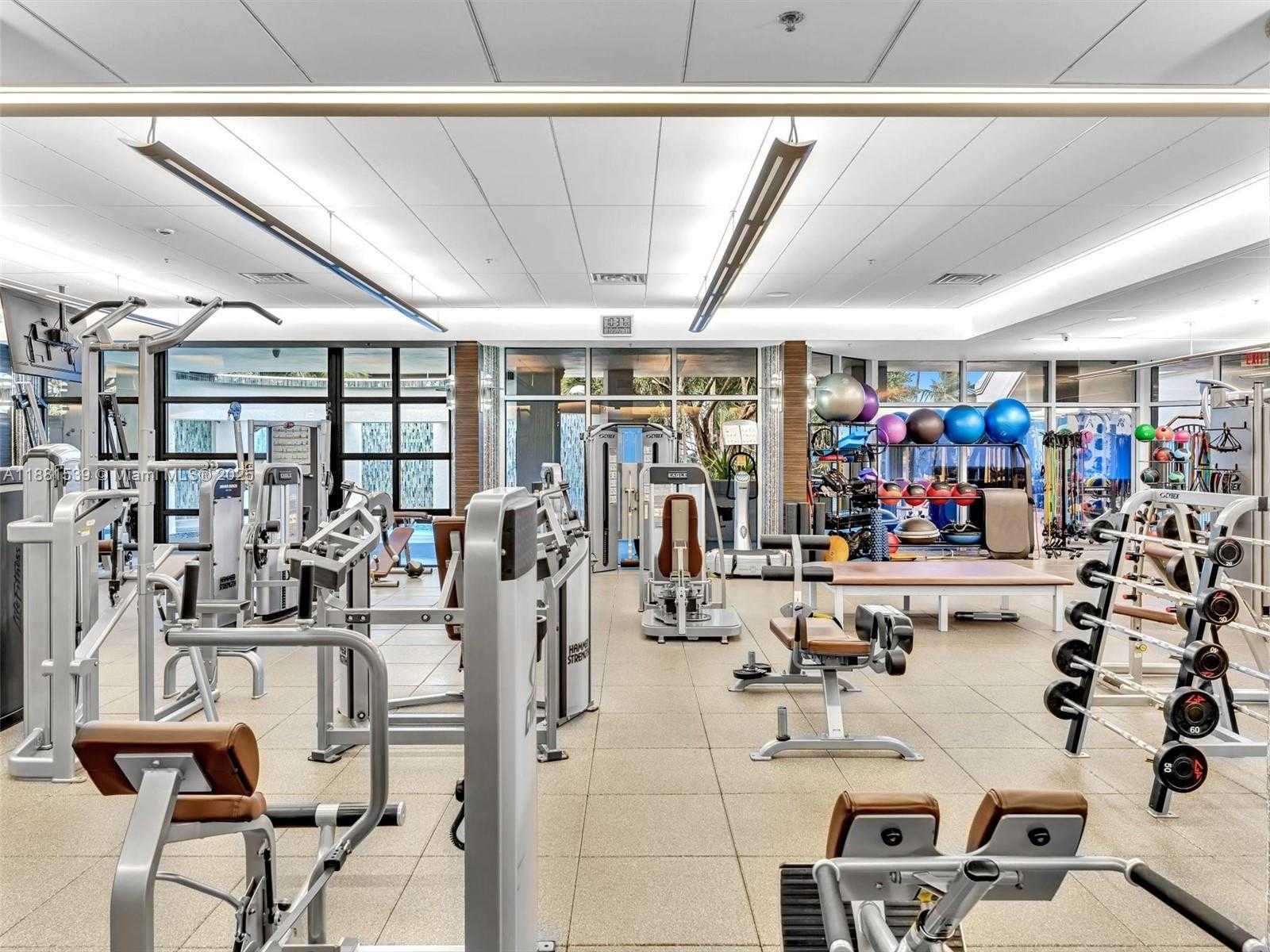 Small Image of 21205 YACHT CLUB DR #2605, Aventura Number 44