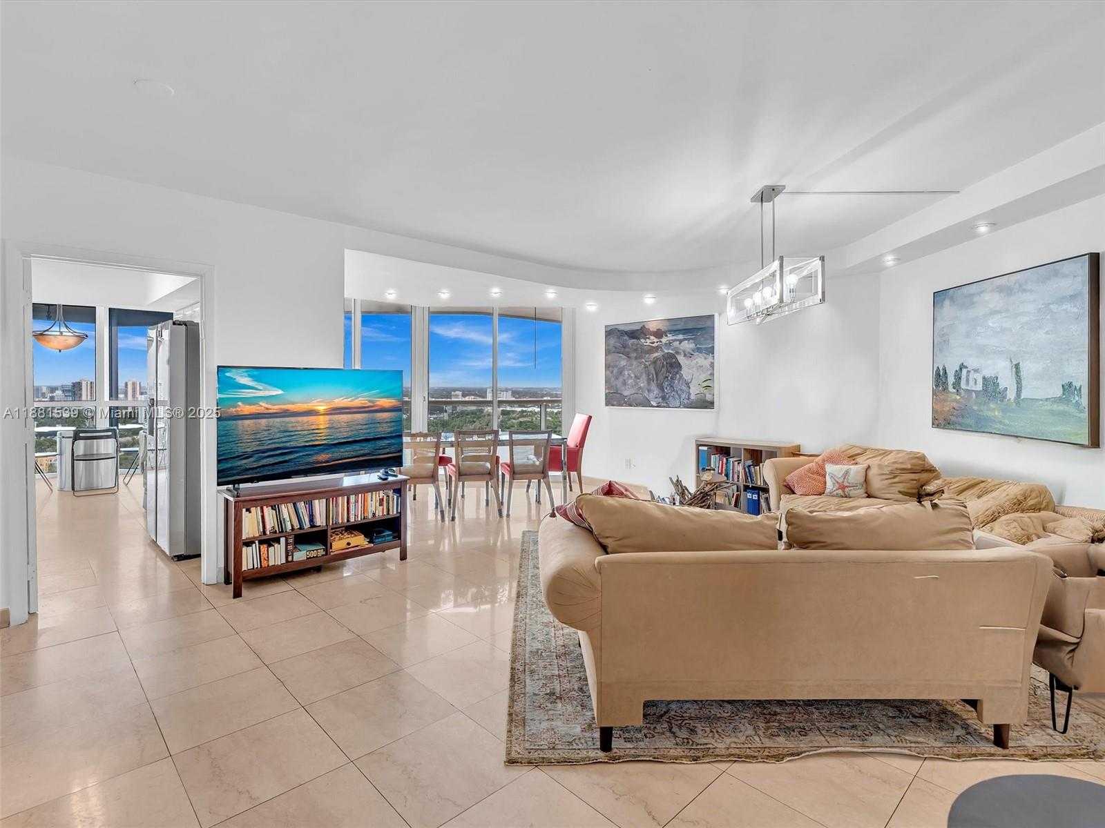 Small Image of 21205 YACHT CLUB DR #2605, Aventura Number 6
