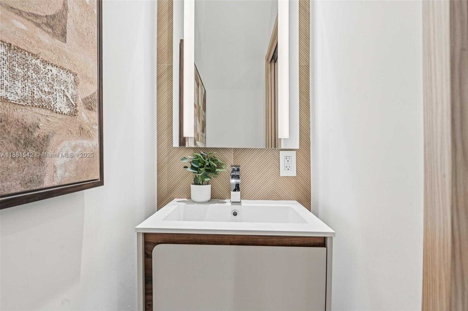 Small Image of 3163 HIBISCUS ST #3163, Miami Number 11