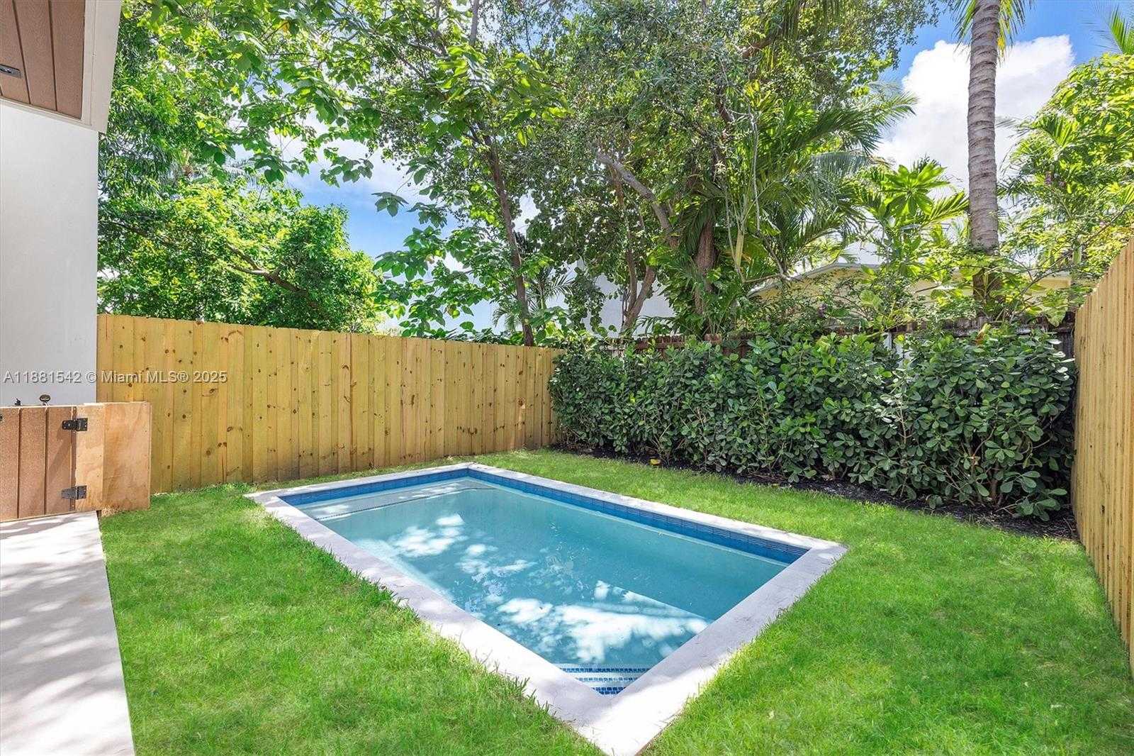 Small Image of 3163 HIBISCUS ST #3163, Miami Number 17