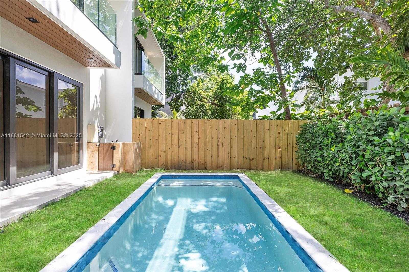 Small Image of 3163 HIBISCUS ST #3163, Miami Number 18