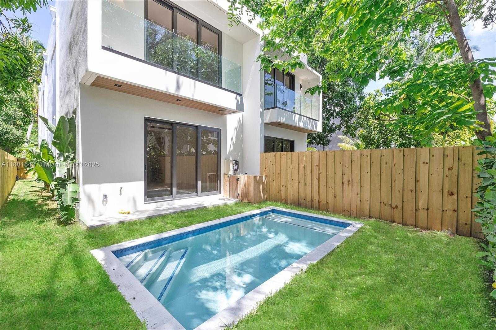 Small Image of 3163 HIBISCUS ST #3163, Miami Number 19