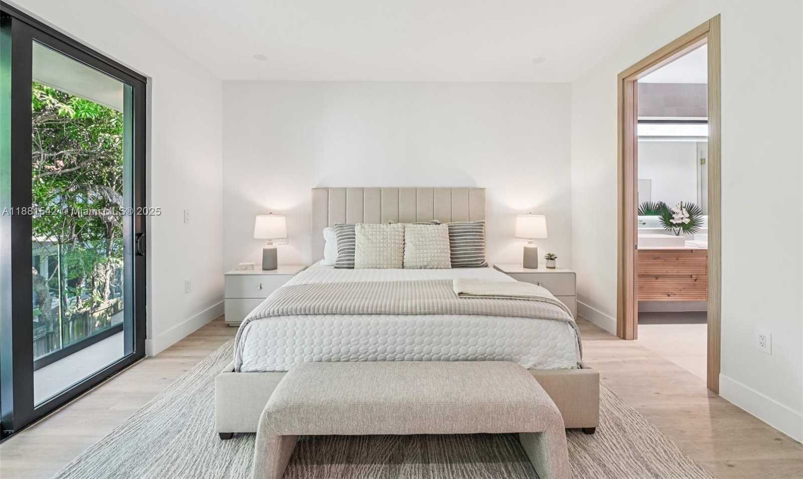 Small Image of 3163 HIBISCUS ST #3163, Miami Number 22