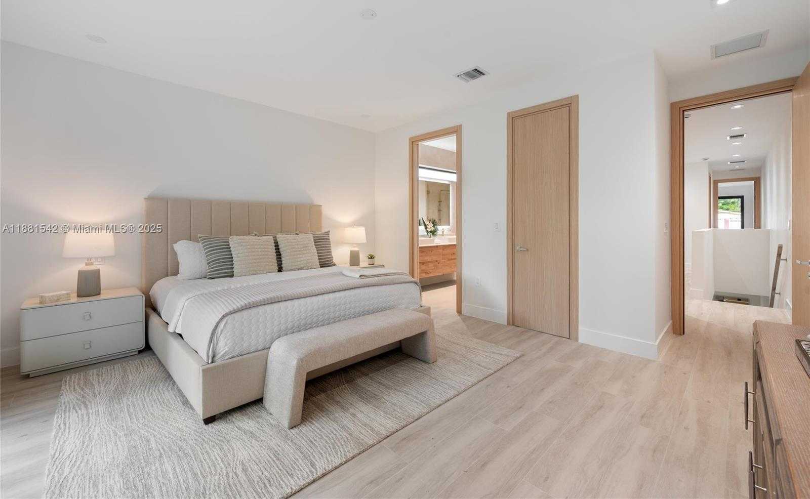 Small Image of 3163 HIBISCUS ST #3163, Miami Number 23
