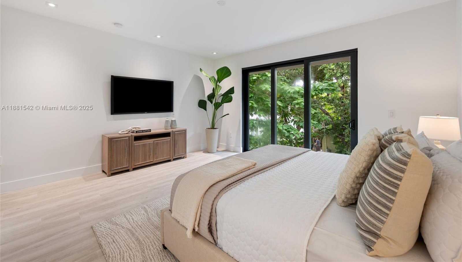 Small Image of 3163 HIBISCUS ST #3163, Miami Number 26
