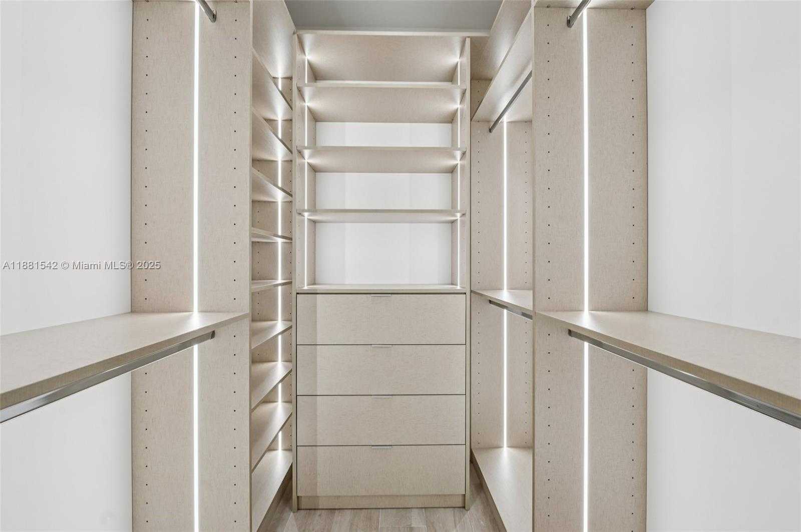 Small Image of 3163 HIBISCUS ST #3163, Miami Number 27