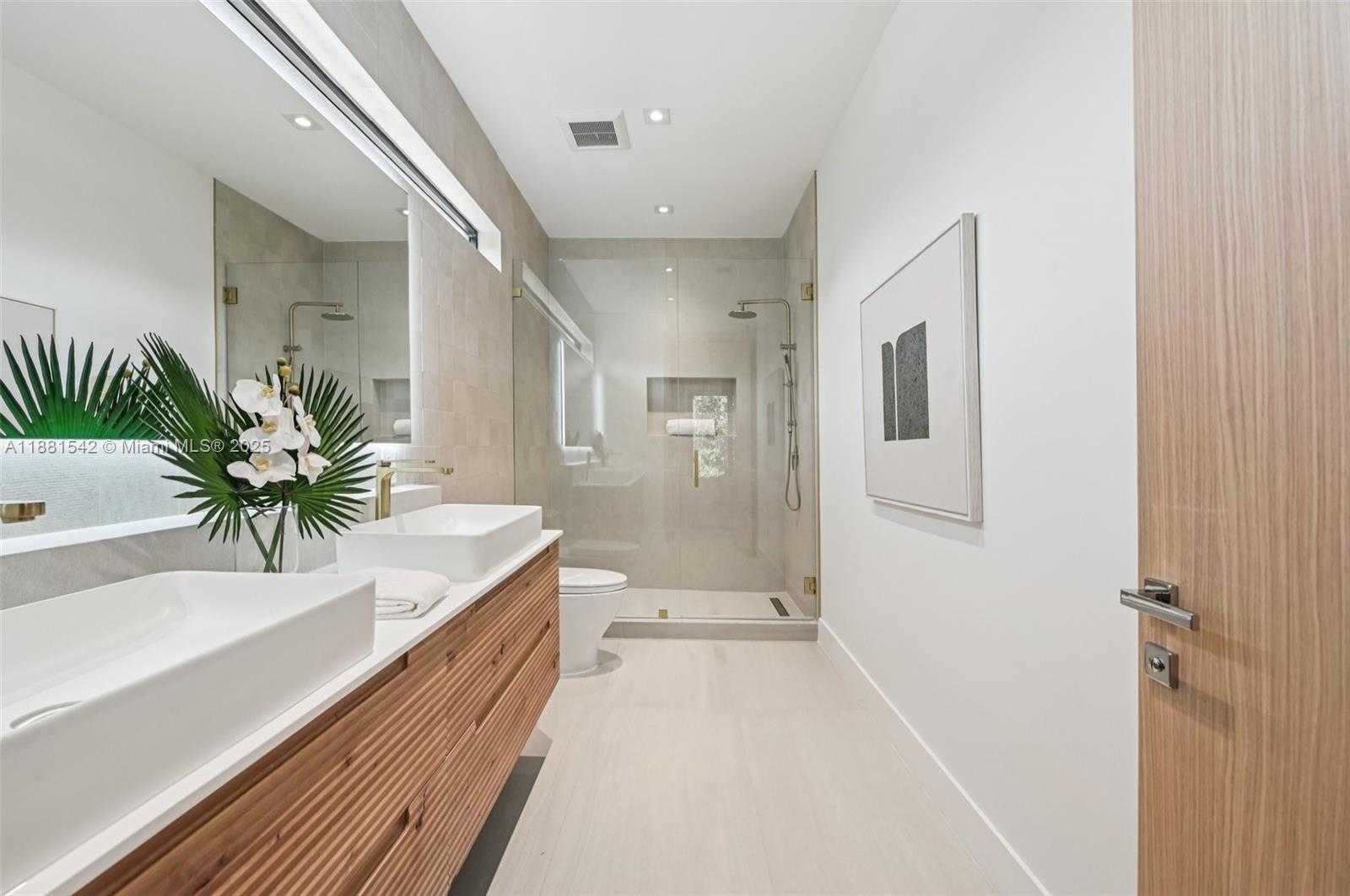 Small Image of 3163 HIBISCUS ST #3163, Miami Number 28