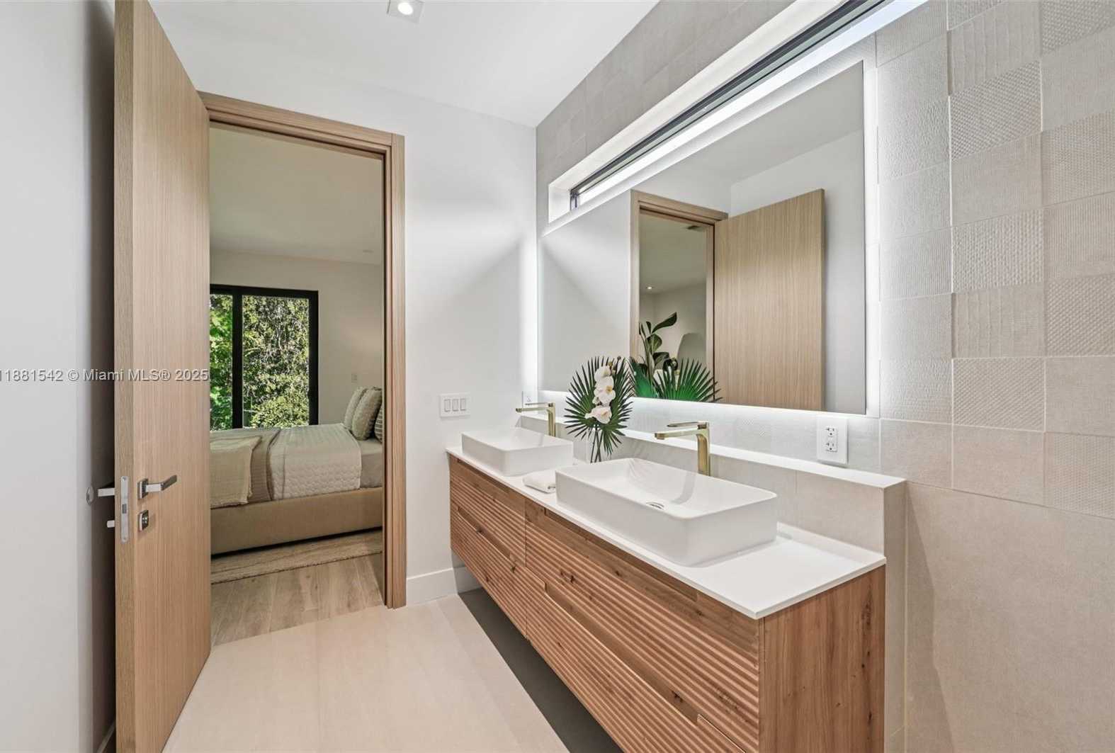 Small Image of 3163 HIBISCUS ST #3163, Miami Number 31