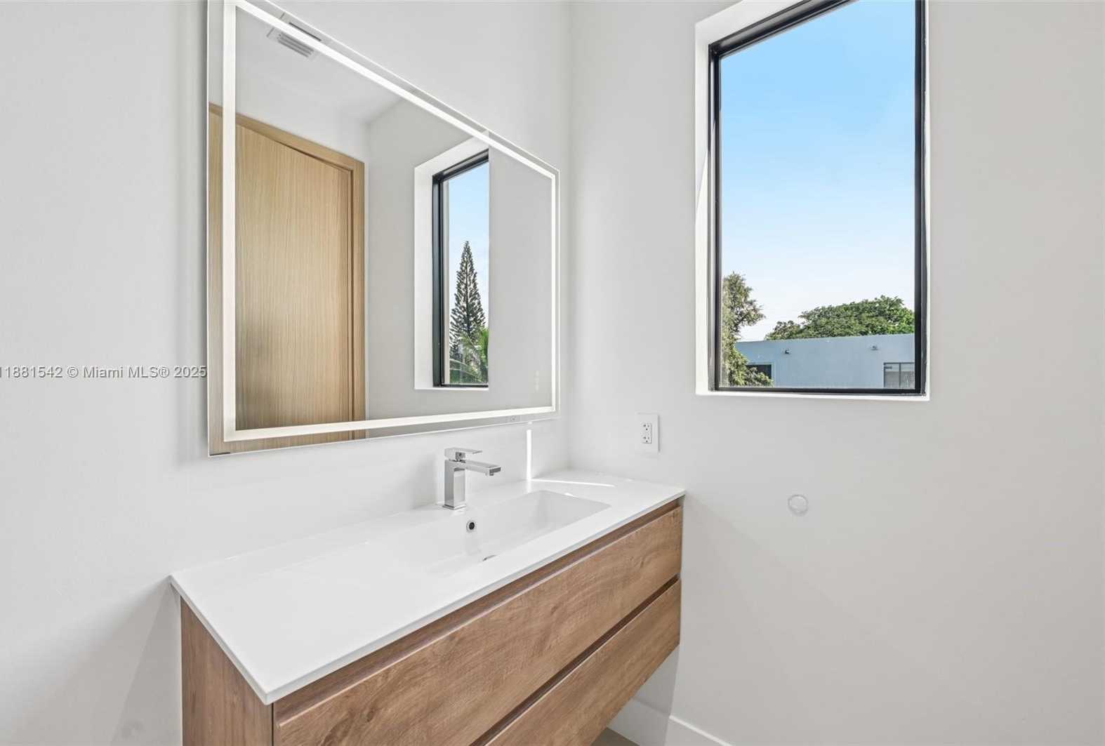 Small Image of 3163 HIBISCUS ST #3163, Miami Number 36