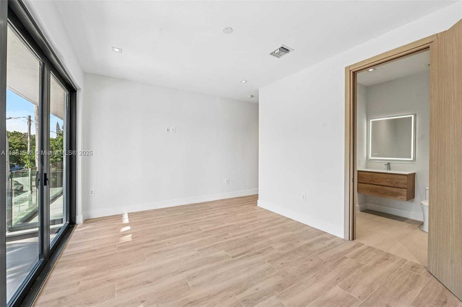 Small Image of 3163 HIBISCUS ST #3163, Miami Number 39