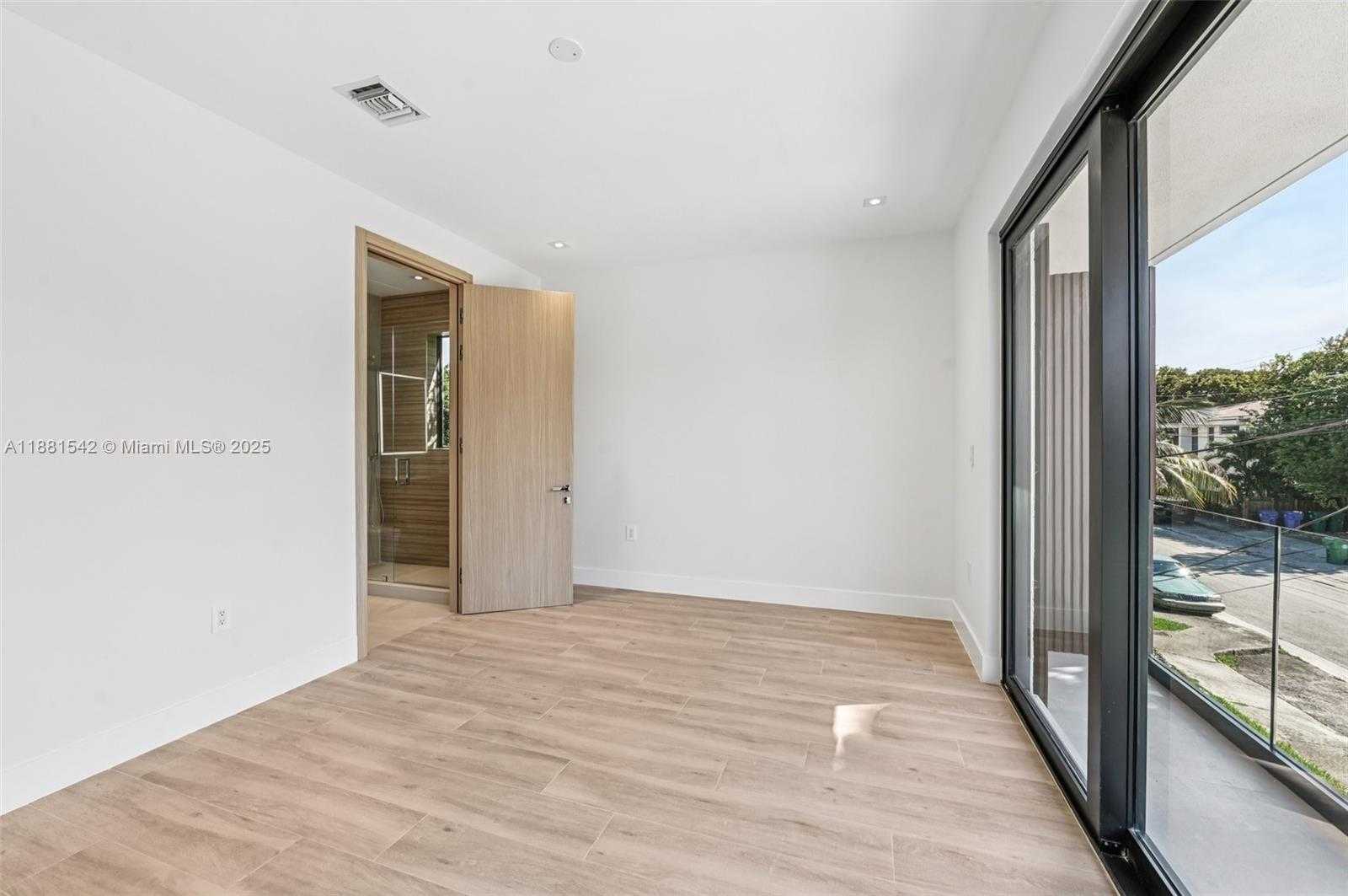 Small Image of 3163 HIBISCUS ST #3163, Miami Number 44
