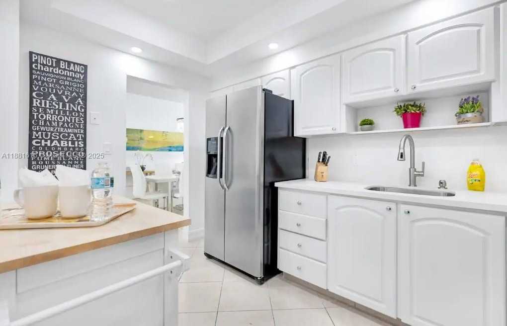 Small Image of 3901 SOUTH OCEAN DR #PH16D, Hollywood Number 12