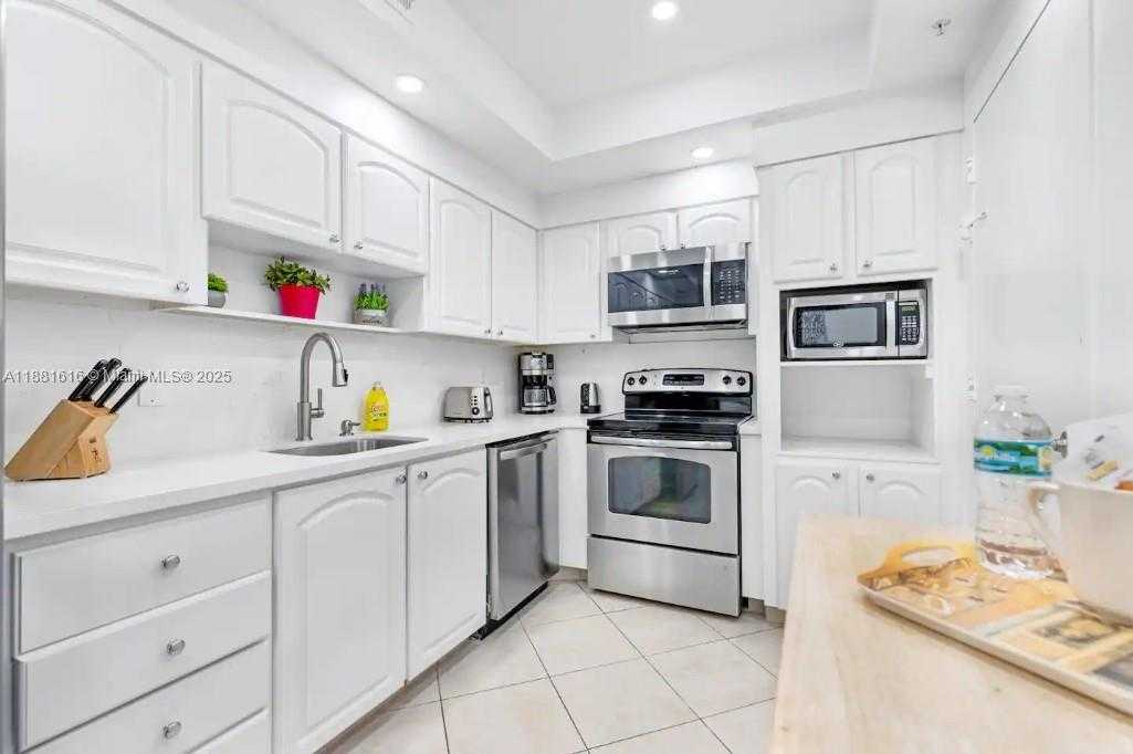 Small Image of 3901 SOUTH OCEAN DR #PH16D, Hollywood Number 14