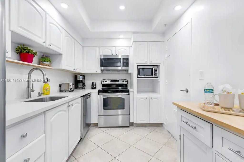 Small Image of 3901 SOUTH OCEAN DR #PH16D, Hollywood Number 15