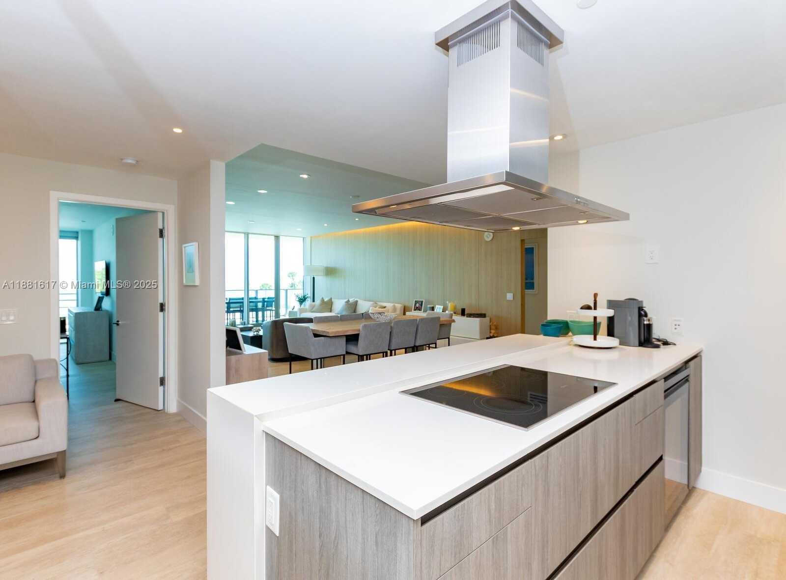 Small Image of 360 OCEAN DR #304S, Key Biscayne Number 32