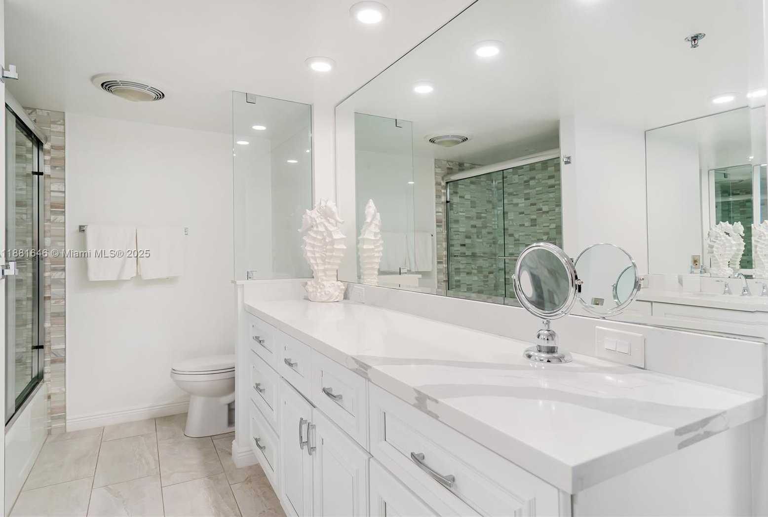 Small Image of 100 BEACH RD #204, Tequesta Number 17