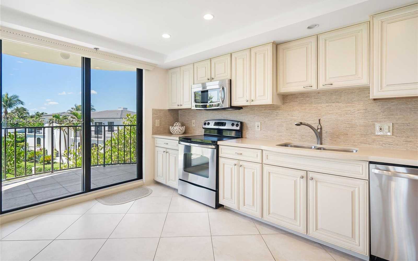 Small Image of 100 BEACH RD #204, Tequesta Number 19