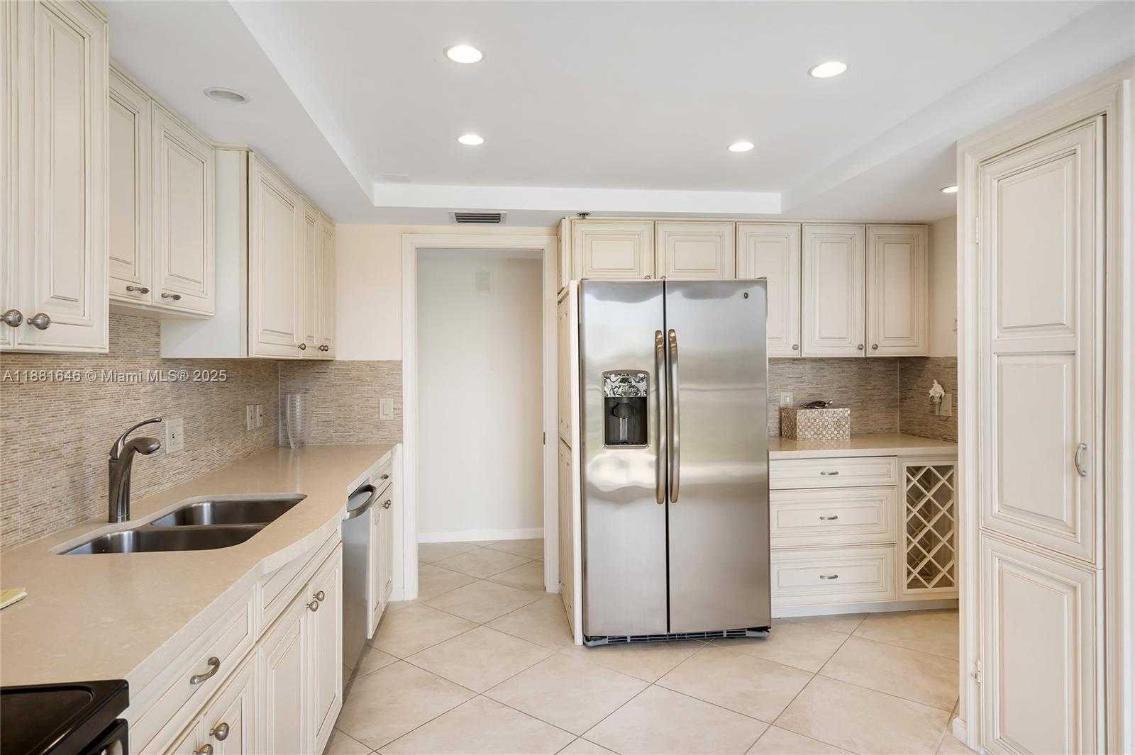 Small Image of 100 BEACH RD #204, Tequesta Number 21