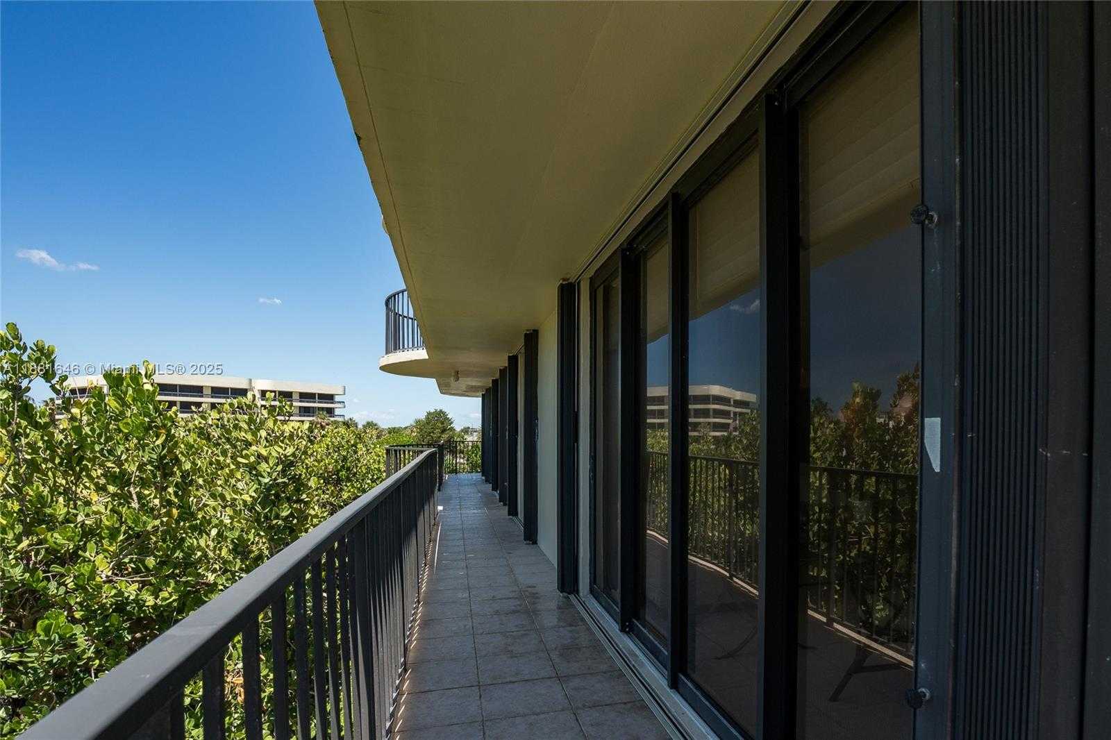 Small Image of 100 BEACH RD #204, Tequesta Number 26